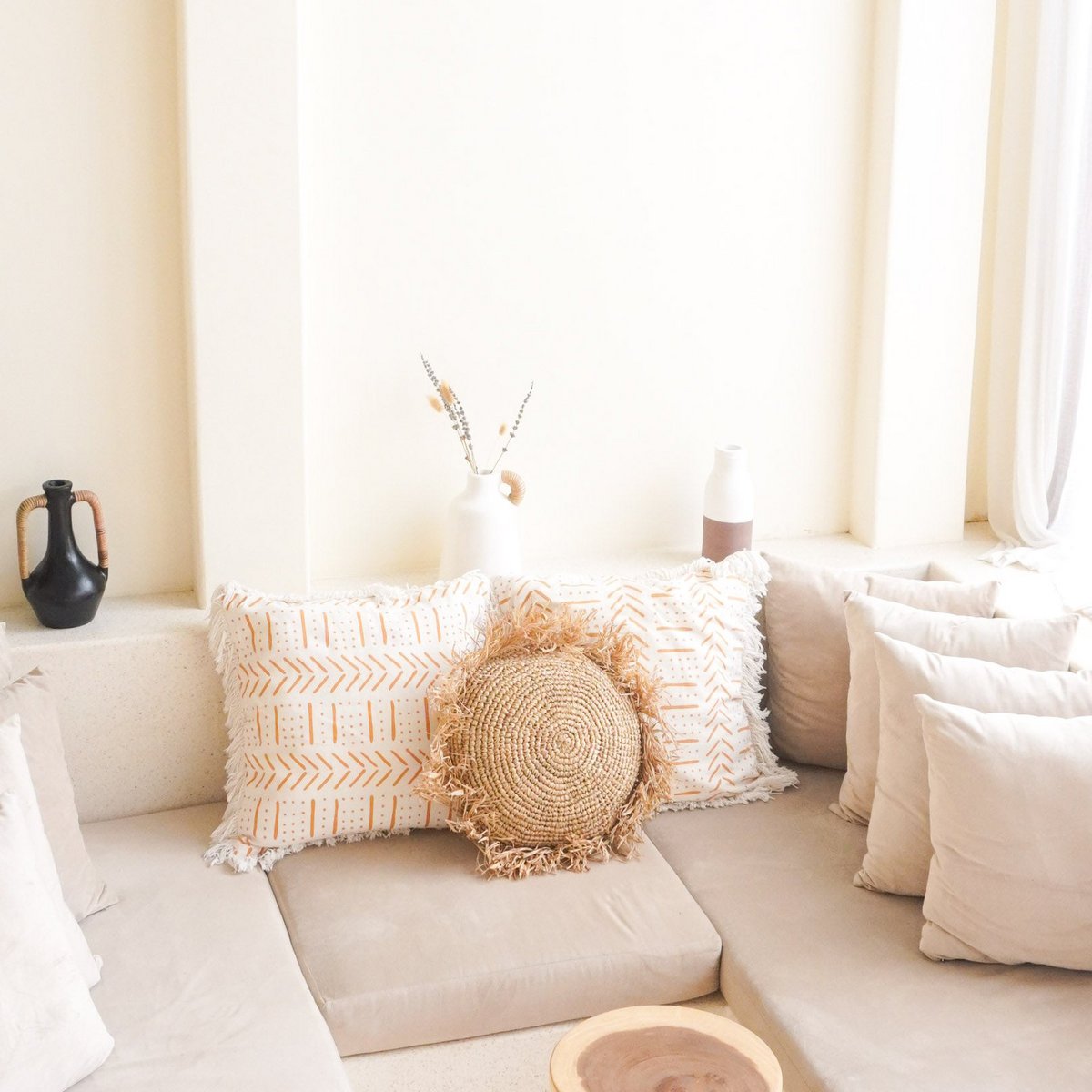 Rond Boho Kussen Tarakan met Franjes gemaakt uit Raffia