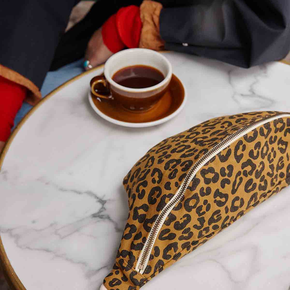 Bananentas Karamel Luipaardprint - TIJDELIJKE ACTIE GRATIS TOILETTAS